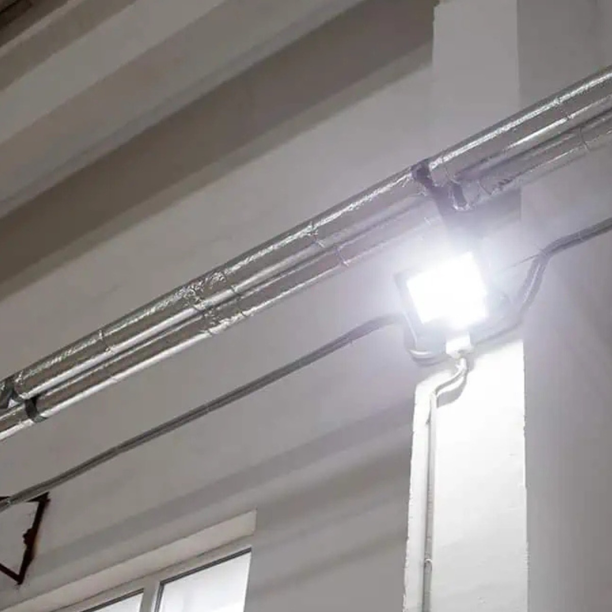 Proyector Foco Reflector Led 30w 2400lm Luz Fría Exterior Sc - Imagen 2