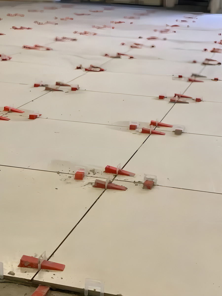 Clip Nivelador Ceramica Porcelanato De 2,0mm Bolsa X 100 Uni Color Blanco - Imagen 2